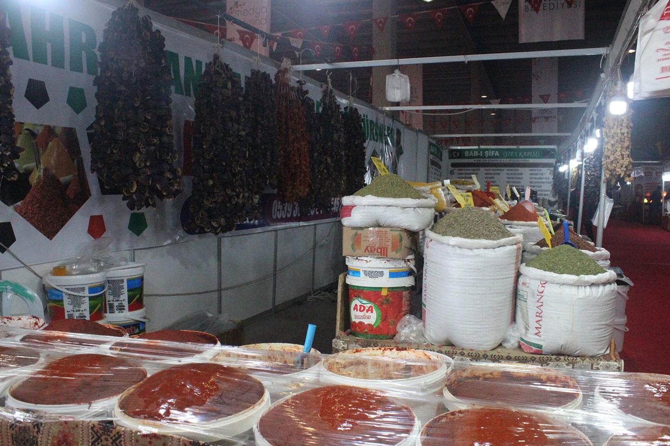 Adıyaman'da açılan yöresel ürünler fuarına ilgi artıyor